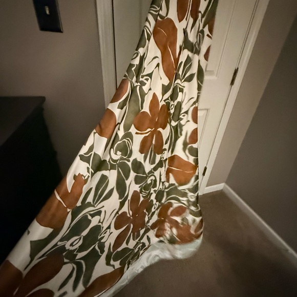 Dresses & Skirts - Elegant green and brown floral maxi dress